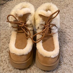 UGG Esme platform boots, Size 7